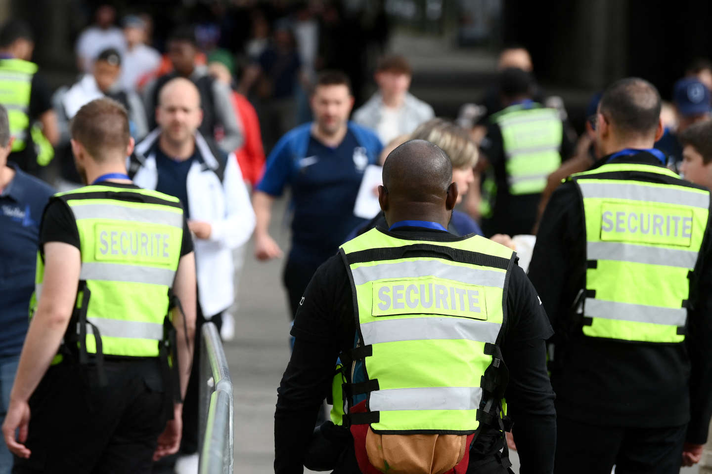 JO 2024 : le gouvernement invité à anticiper « la substitution des forces de sécurité intérieure aux agents de sécurité privée »