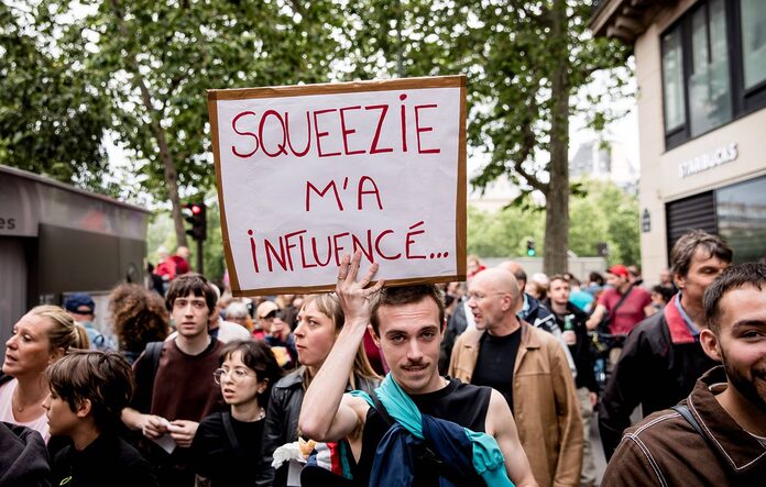 Pourquoi les influenceurs passent-ils à gauche ?