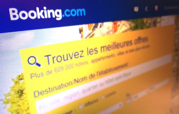 Attention aux arnaques en ligne dopées à l’IA sur Booking