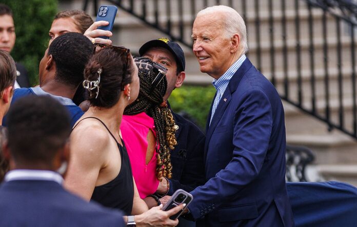 Joe Biden reste déterminé malgré les critiques sur son âge