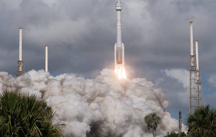 Starliner : Trois Fuites Détectées avec Deux Astronautes à Bord