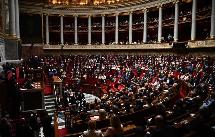 Première séance de la nouvelle Assemblée le 18 juillet