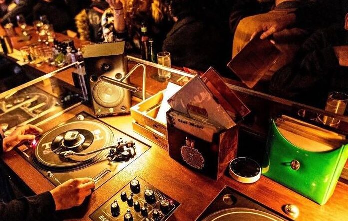 Les 5 bars audiophiles incontournables à Paris