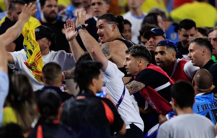 Nunez et Araujo affrontent des fans colombiens