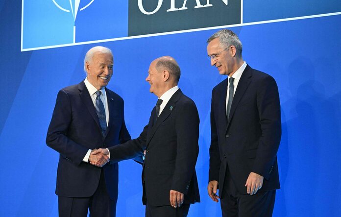 Réactions mondiales au retrait de Joe Biden