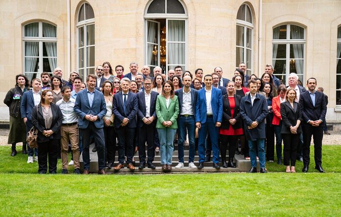 Nouveau Front Populaire triomphe, gauche en déroute : récap Lundi