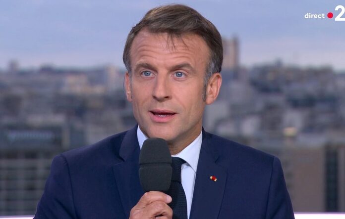 Macron attend la fin des JO pour nommer un nouveau gouvernement