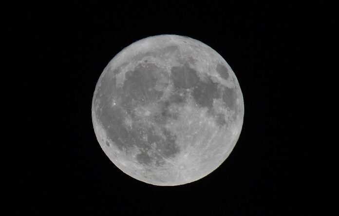 Traces d’eau découvertes sur la Lune par la Chine