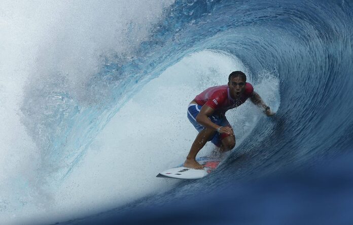 JO 2024 : Surfeurs en demies, Riner attend son tour