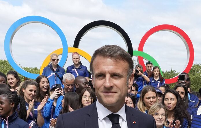 Macron Compare les JO 2024 au Triomphe de la Coupe du Monde 1998