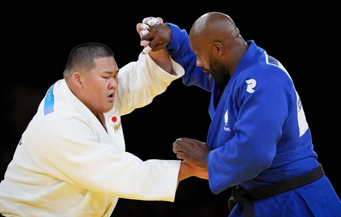 Teddy Riner salue l’esprit combatif de Tatsuru Saito