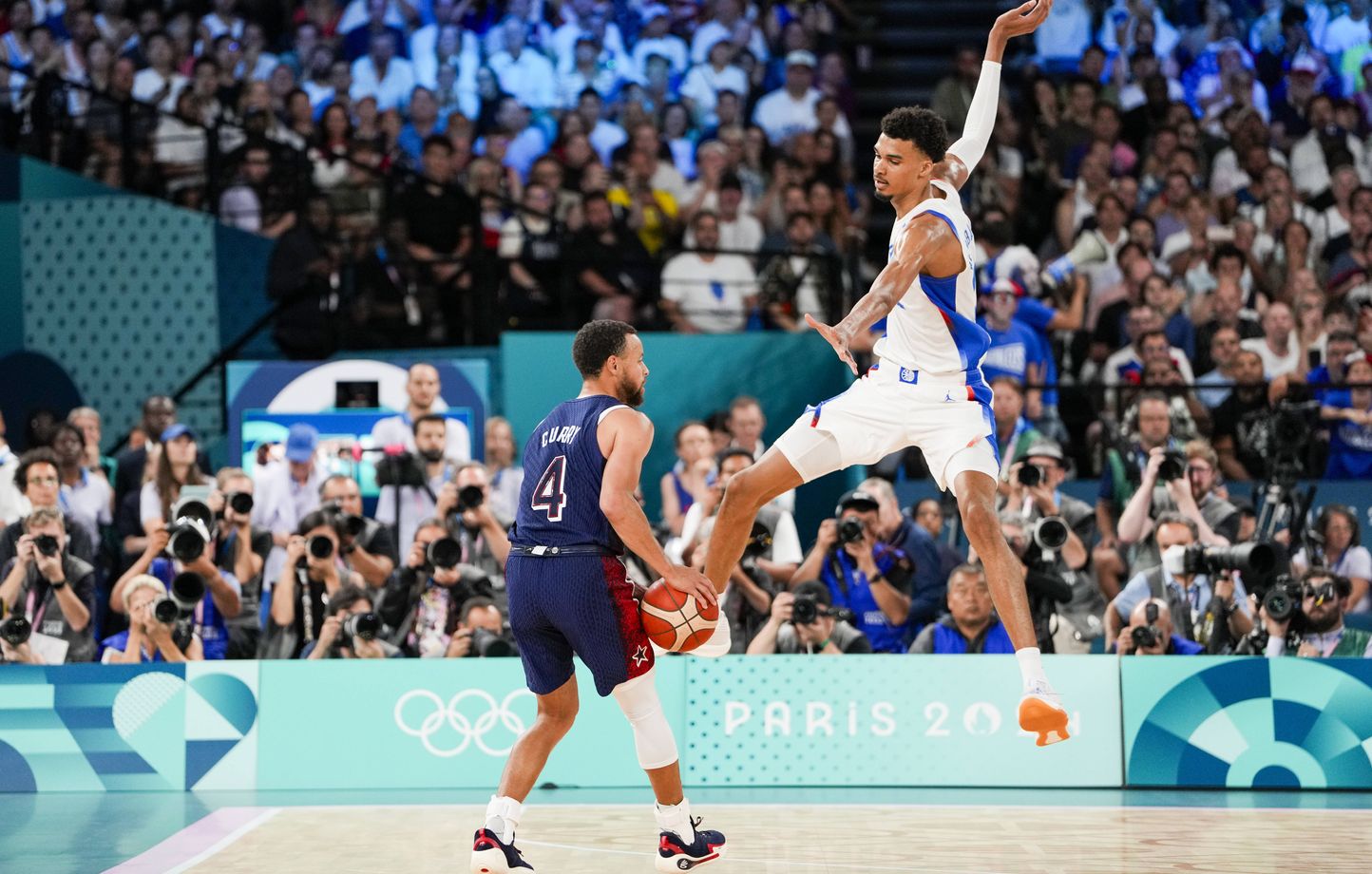 JO 2024 : Le show infernal de Steph Curry prive les Bleus