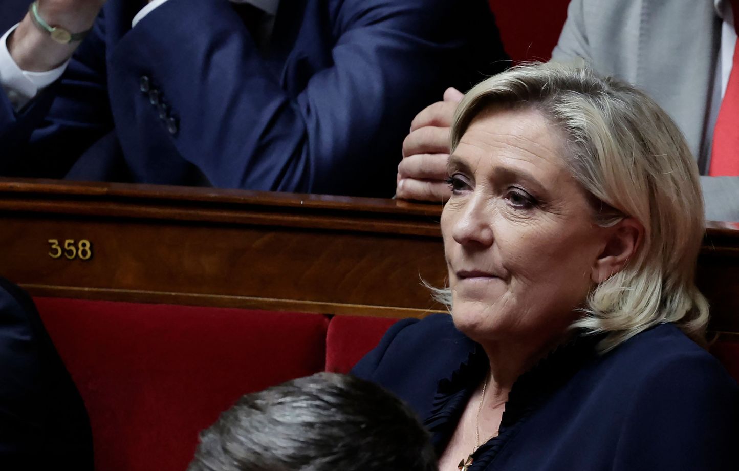 Marine Le Pen critique la présence de Lucie Castets à l’Élysée