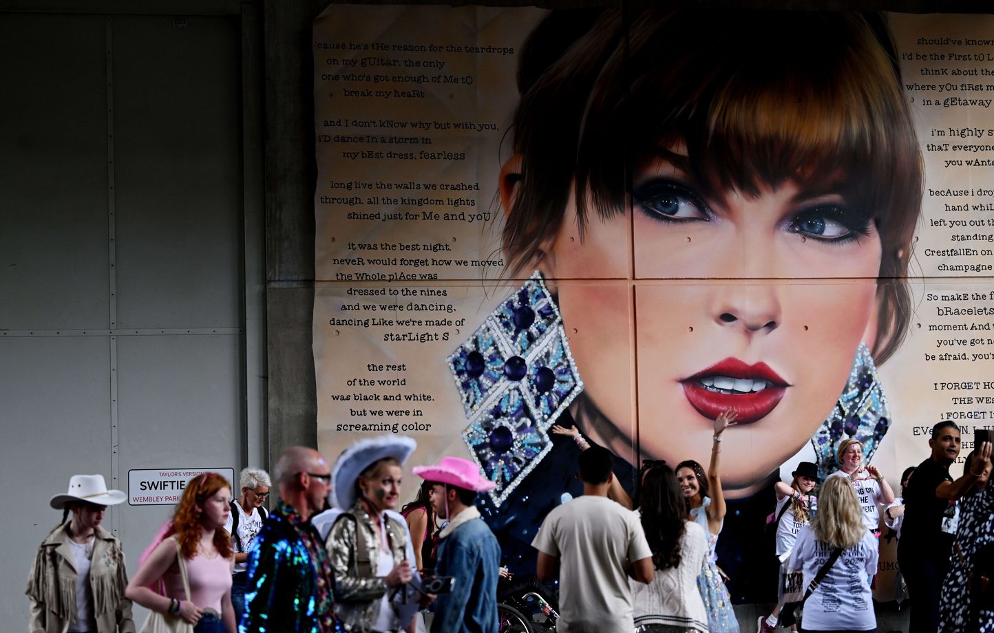 Trump Partage des Photos Retouchées de Taylor Swift et ses Fans