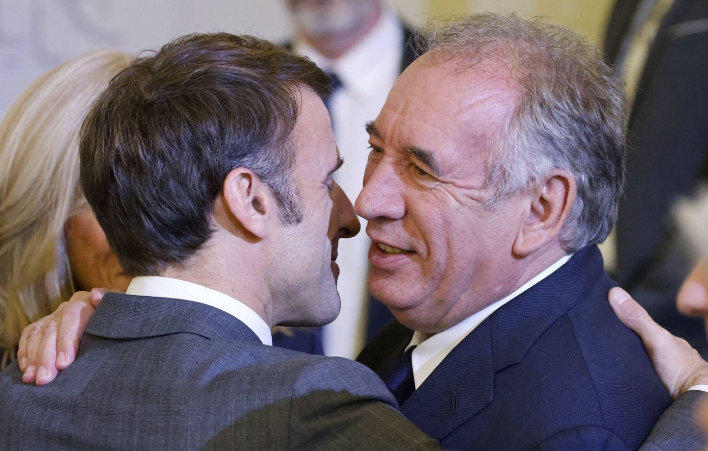 Bayrou critique le programme du NFP sans LFI au gouvernement