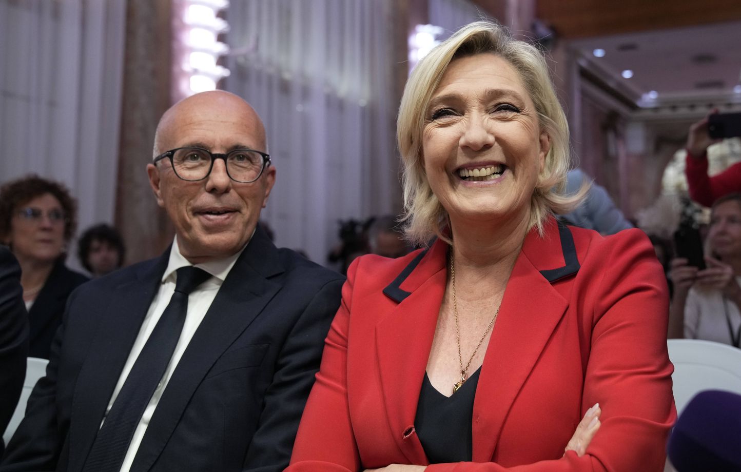 Macron consulte Le Pen, Bardella et Ciotti pour Matignon