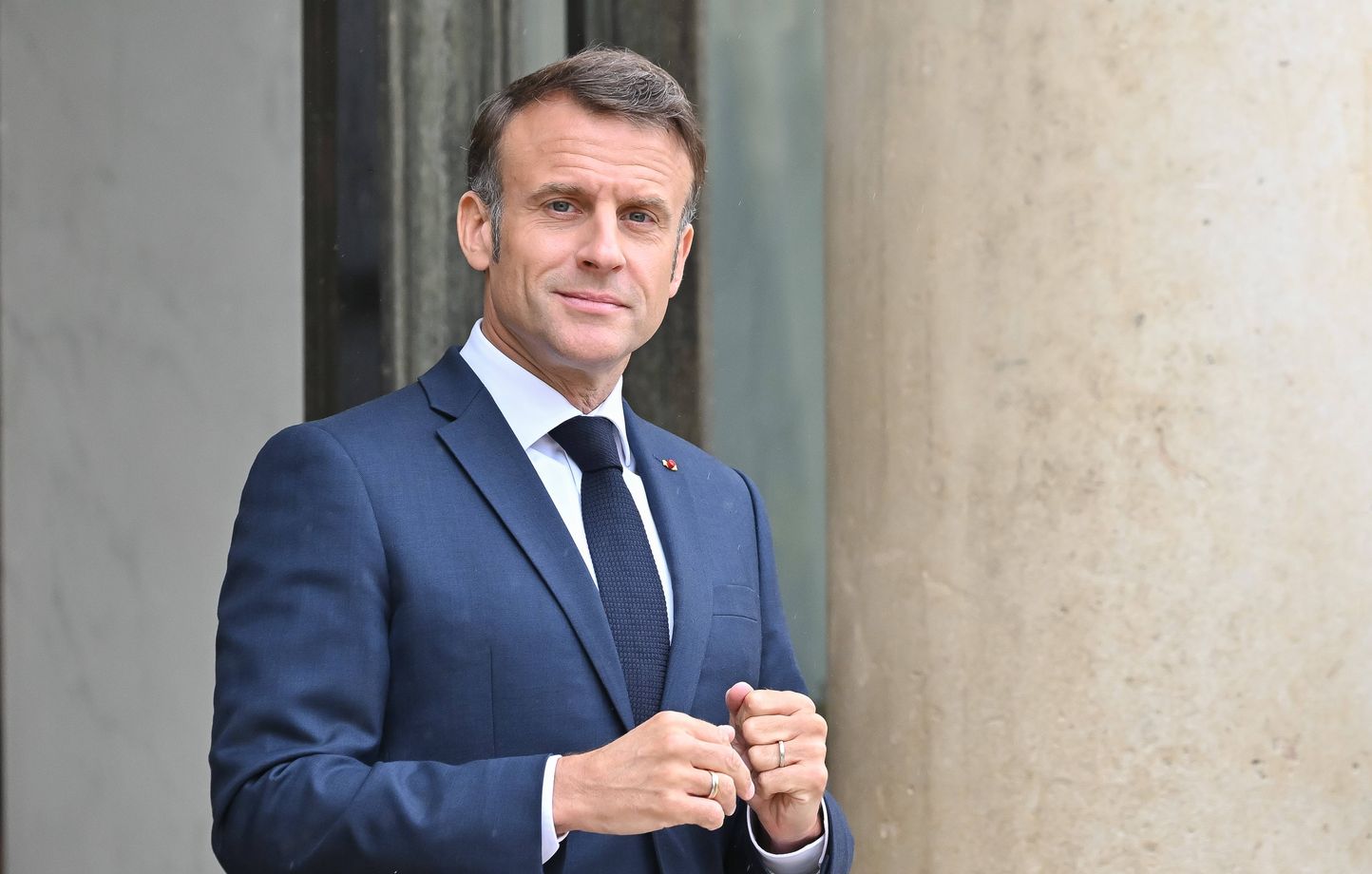 Macron Rejette le Gouvernement NFP et Appelle au Centre