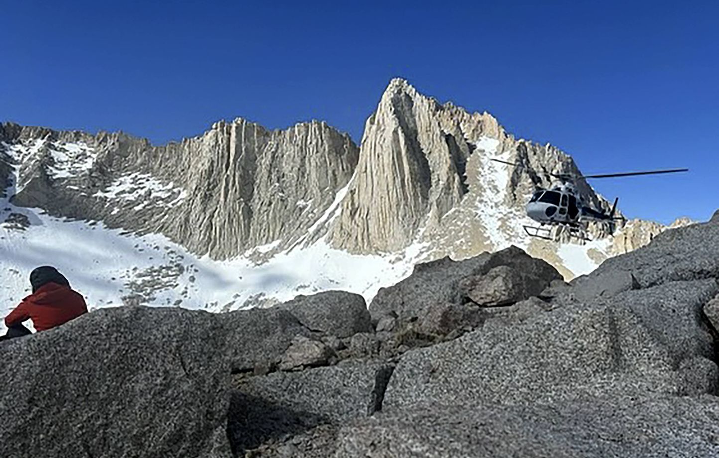 Abandonné en montagne par ses collègues lors d’une randonnée