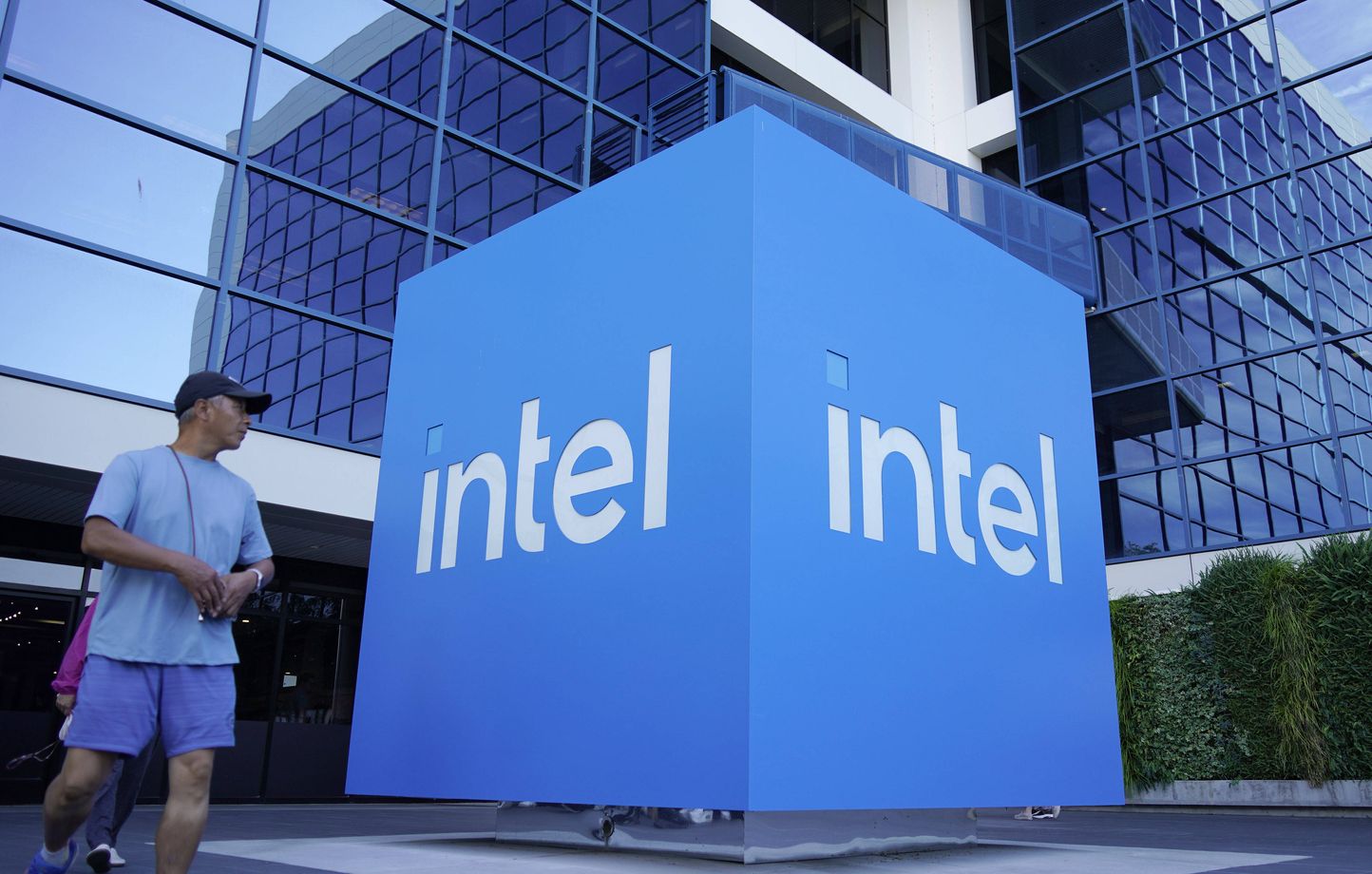 Intel en difficulté : vente d’activités non essentielles