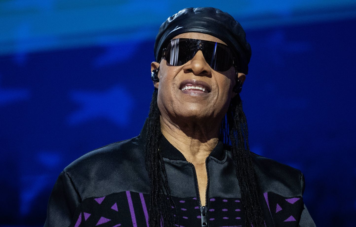 Stevie Wonder: Un Nouveau Titre Engageant pour l’Unité