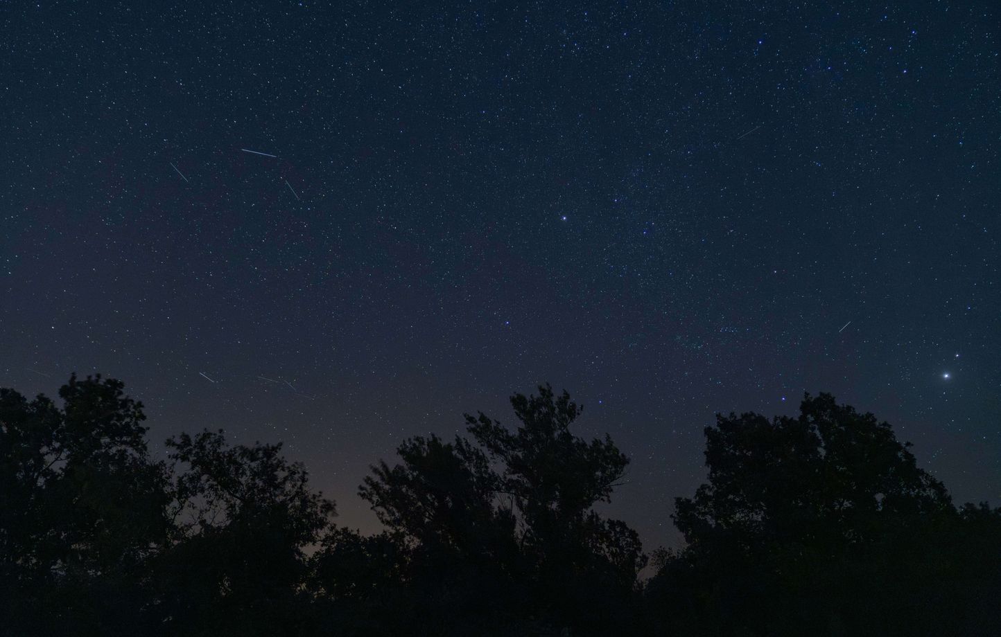 Un astéroïde illumine le ciel nocturne des Philippines