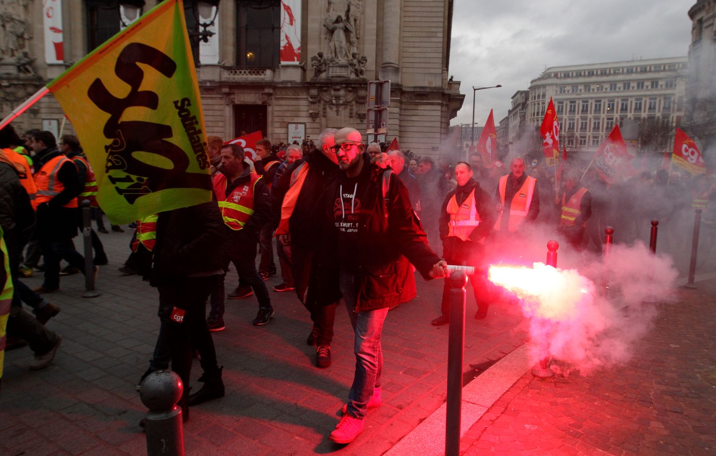 Pourquoi les Français n’ont-ils pas réagi à la paralysie politique ?