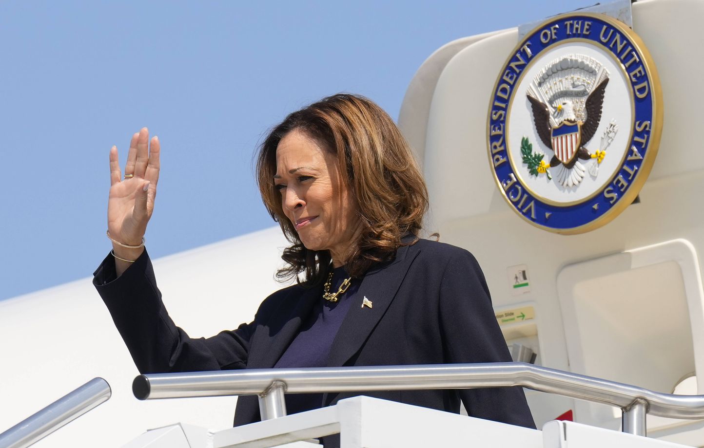 Pourquoi Kamala Harris Préfère les Écouteurs Filaires