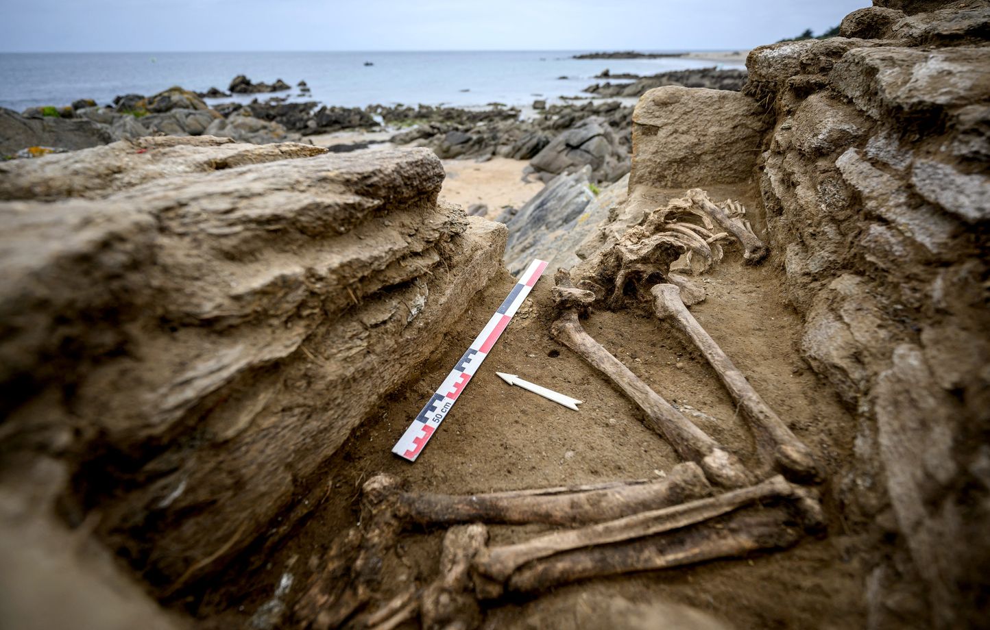 Tempêtes révèlent trésors archéologiques sur l’île d’Yeu