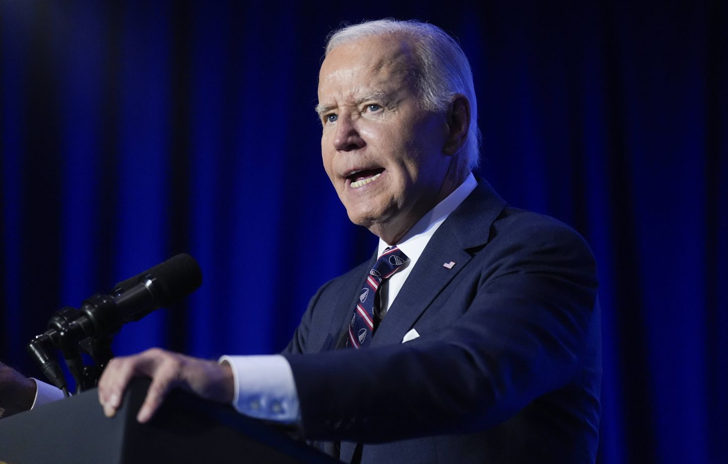 Biden dénonce les accusations de Trump sur la violence politique