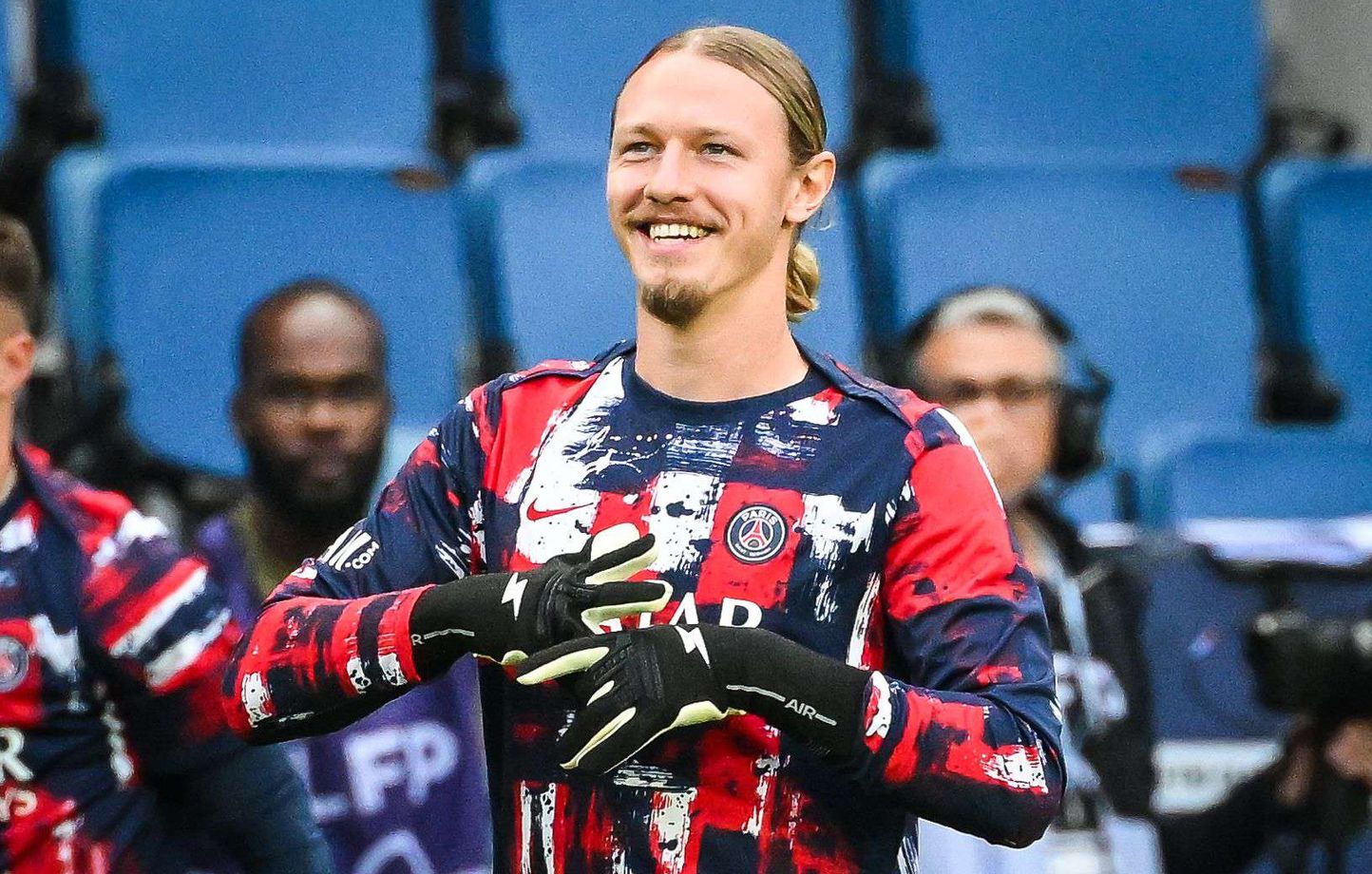 Safonov : Le Nouveau Gardien Mystère du PSG