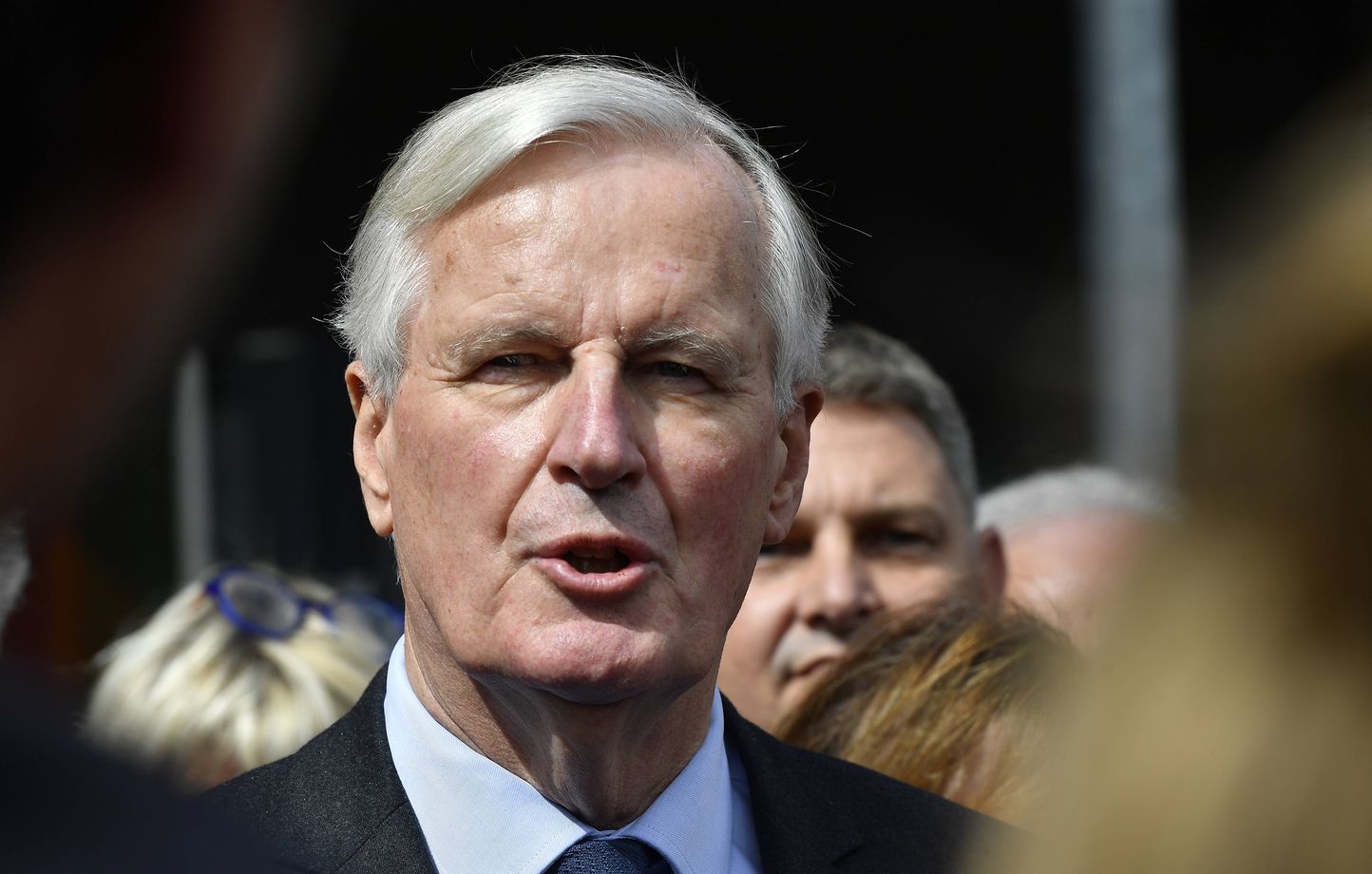 Tensions Croissantes : Barnier Contre Les Macronistes