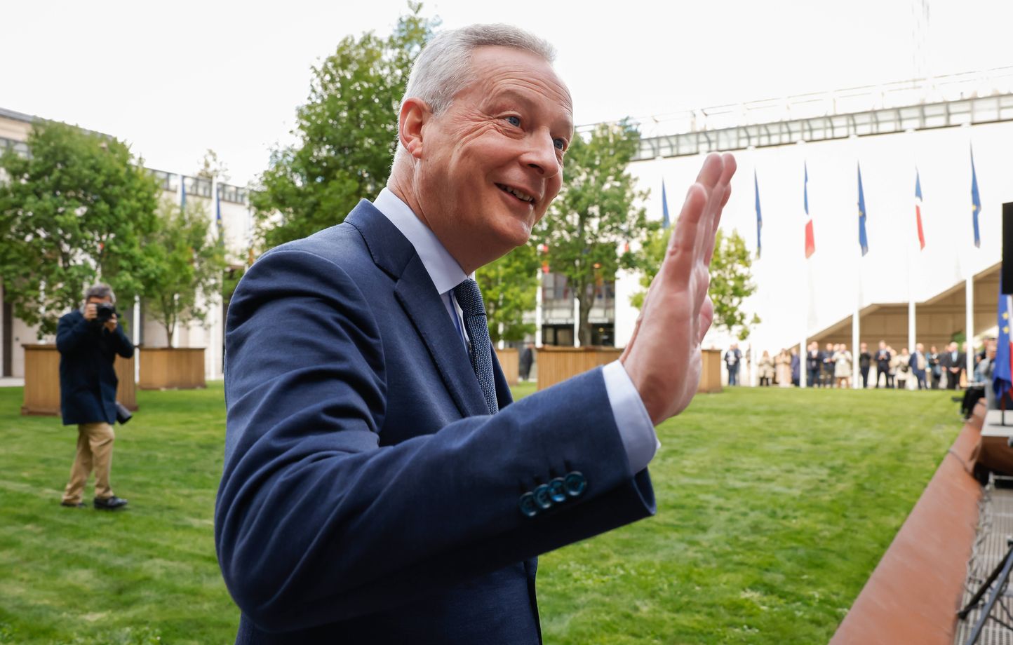 Bruno Le Maire devient enseignant en Suisse