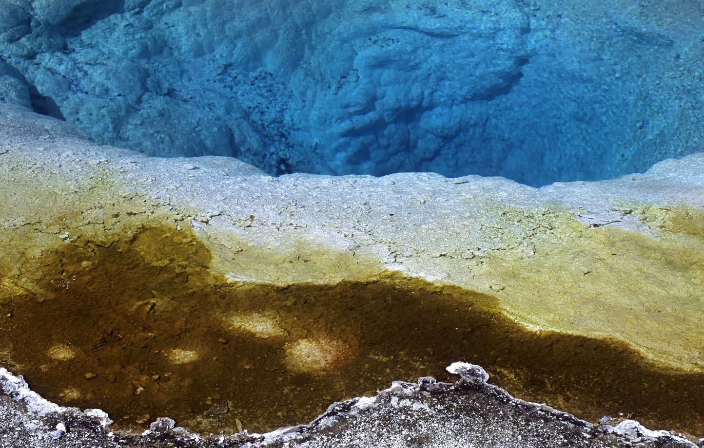 La piscine Morning Glory décolorée par le tourisme