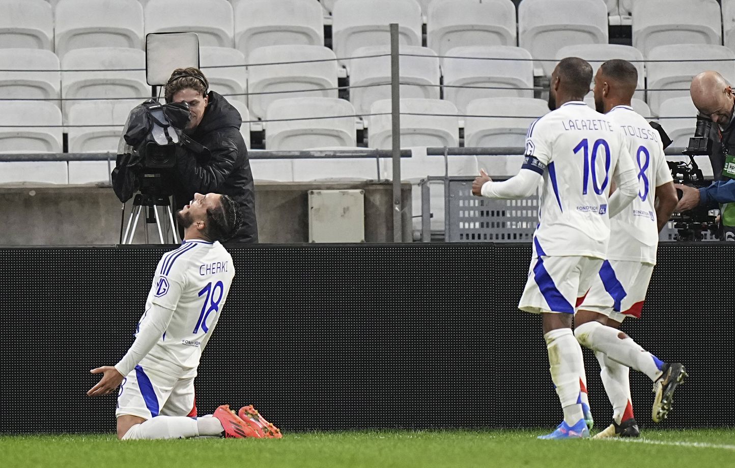 Lyon se redresse grâce à Cherki et Benrahma