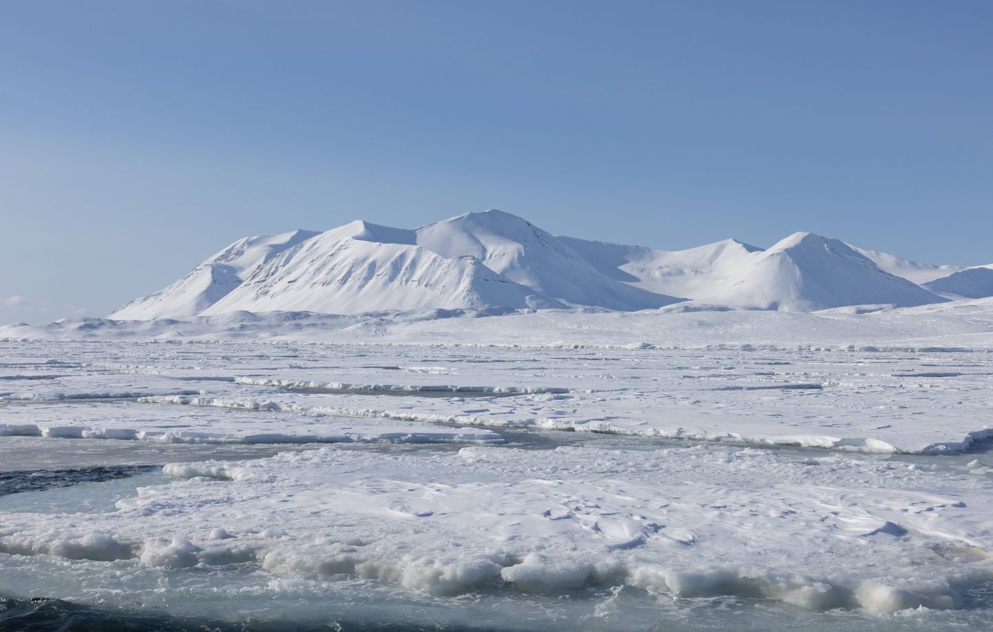 Verser de l’eau sur la banquise pour sauver les glaces