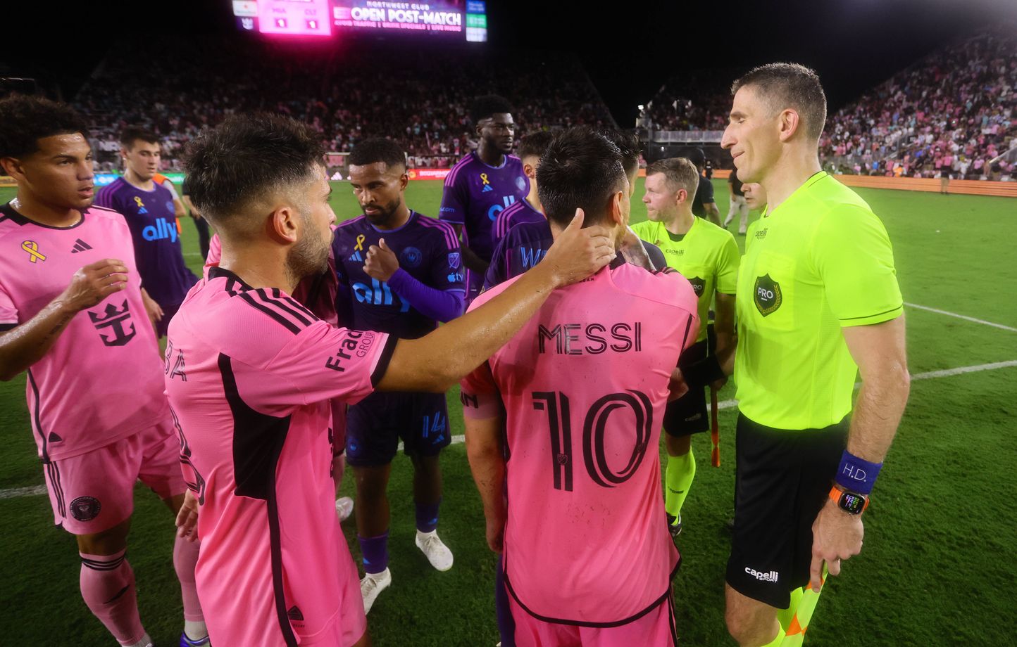 Messi furieux insulte un arbitre en MLS et reçoit un jaune