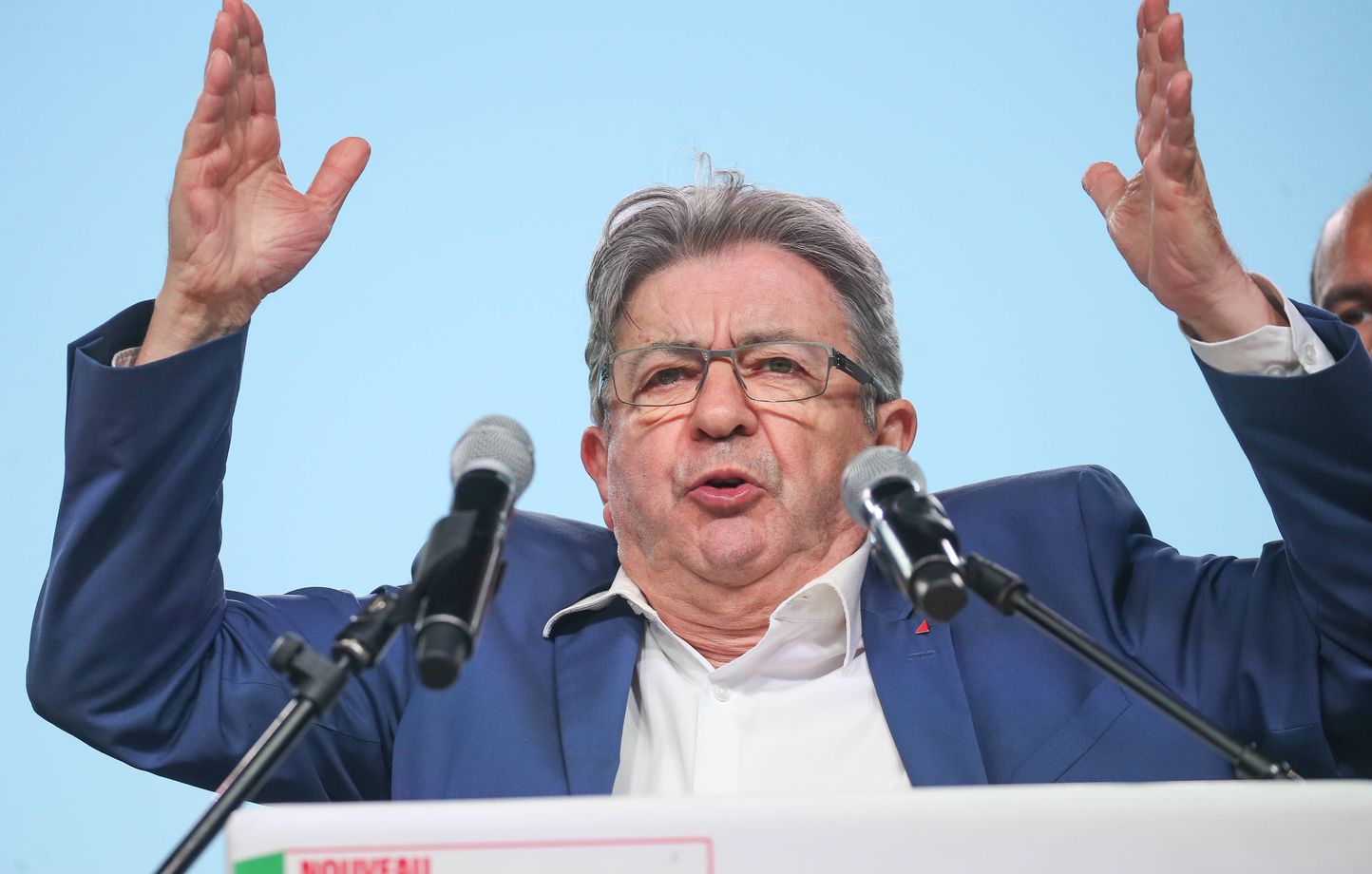 Mélenchon incite les étudiants à brandir des drapeaux palestiniens