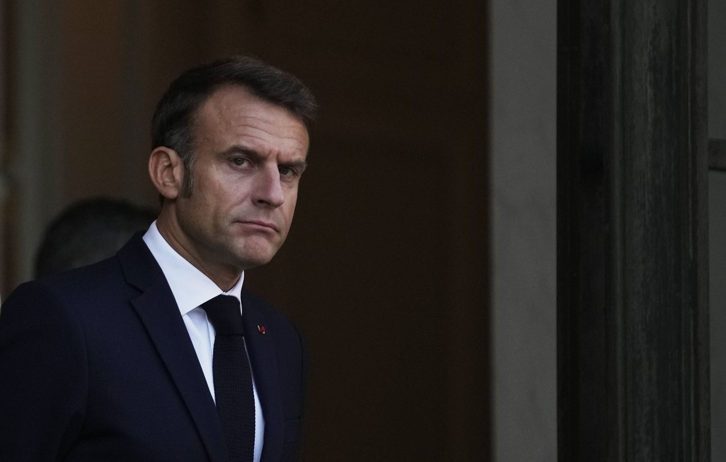 Macron critique la ligne dure de Retailleau sur l’immigration