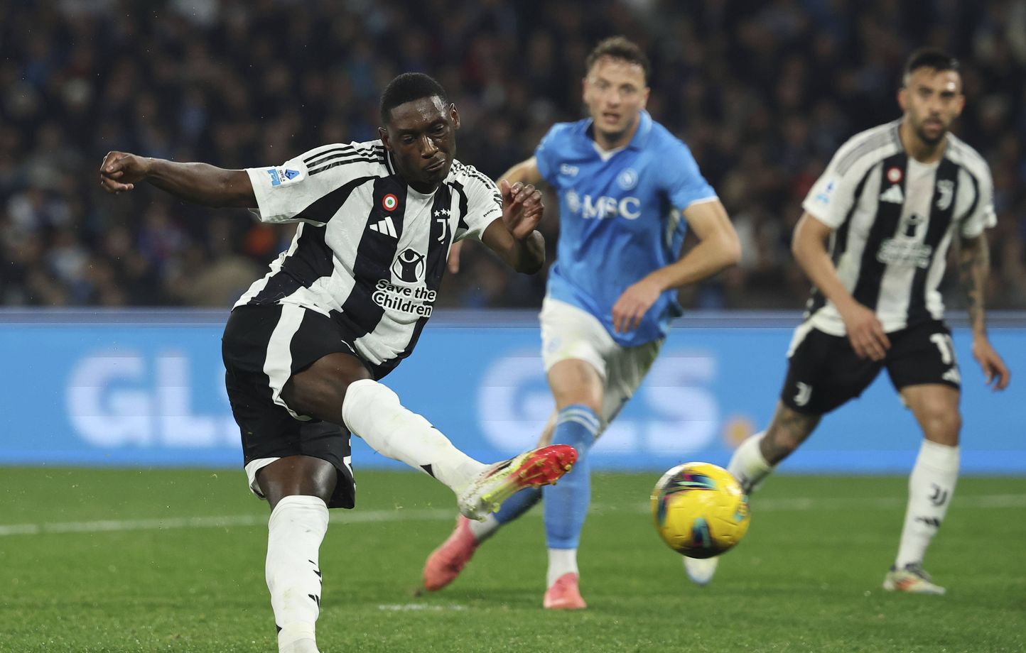 Kolo Muani brille mais la Juve s’incline à Naples