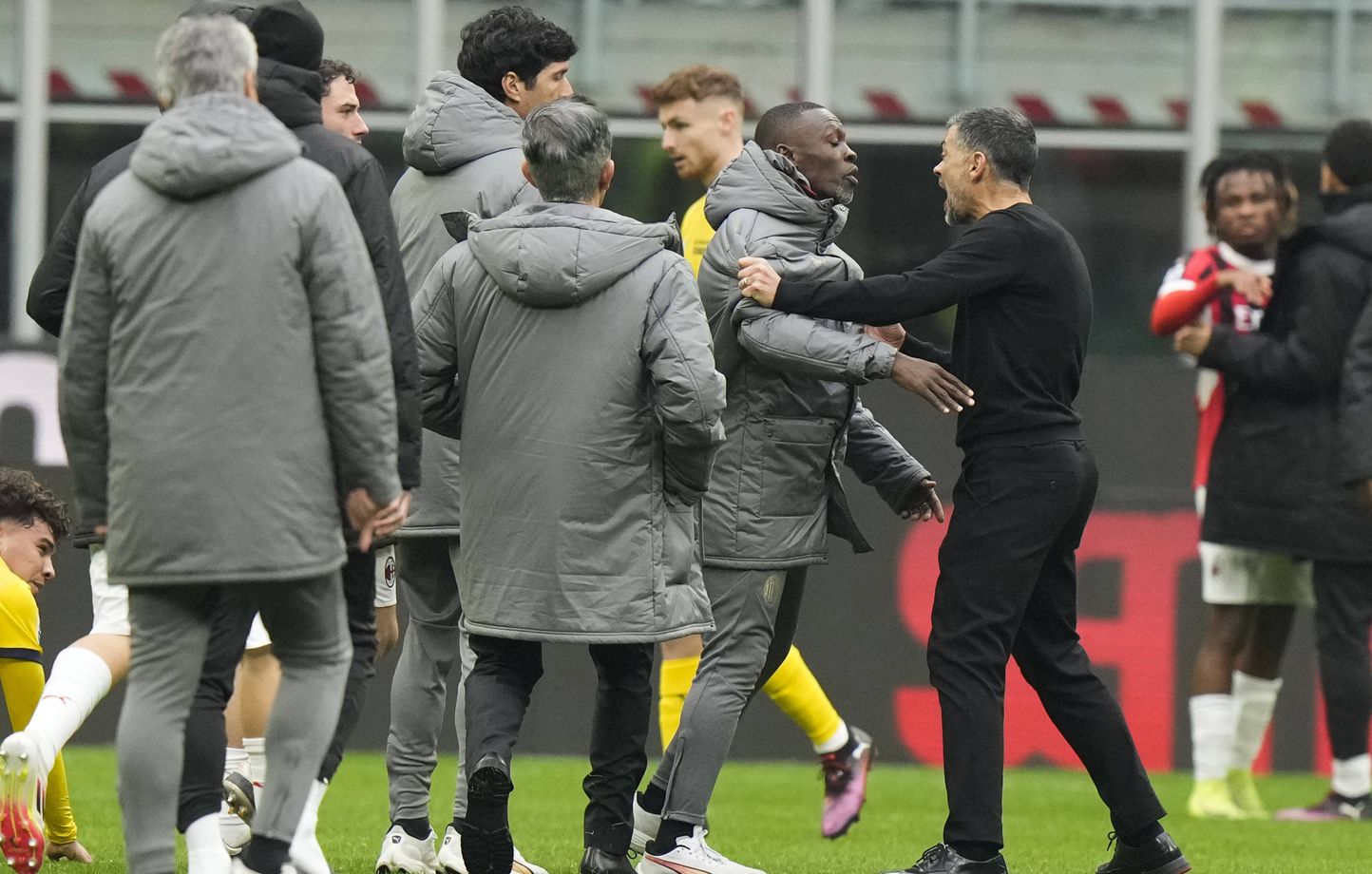 Sergio Conceiçao et Davide Calabria : tension sur le terrain