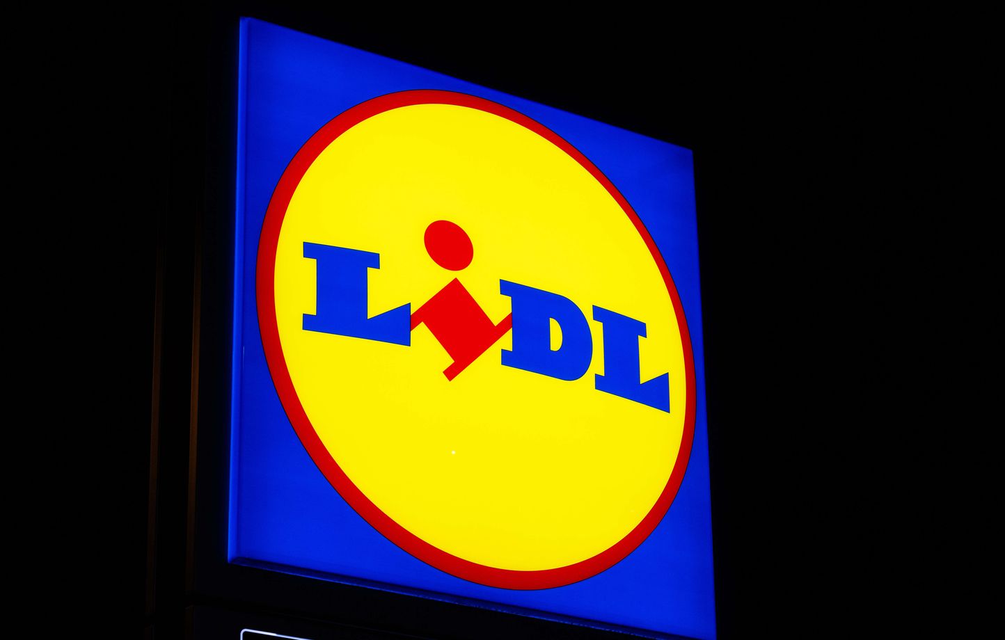 Lidl lance des escarpins aux couleurs de l’enseigne à 12,99€