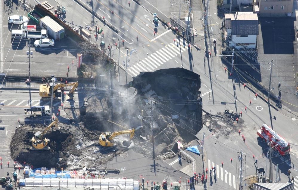 Tokyo : Un conducteur disparu après l’effondrement d’une route