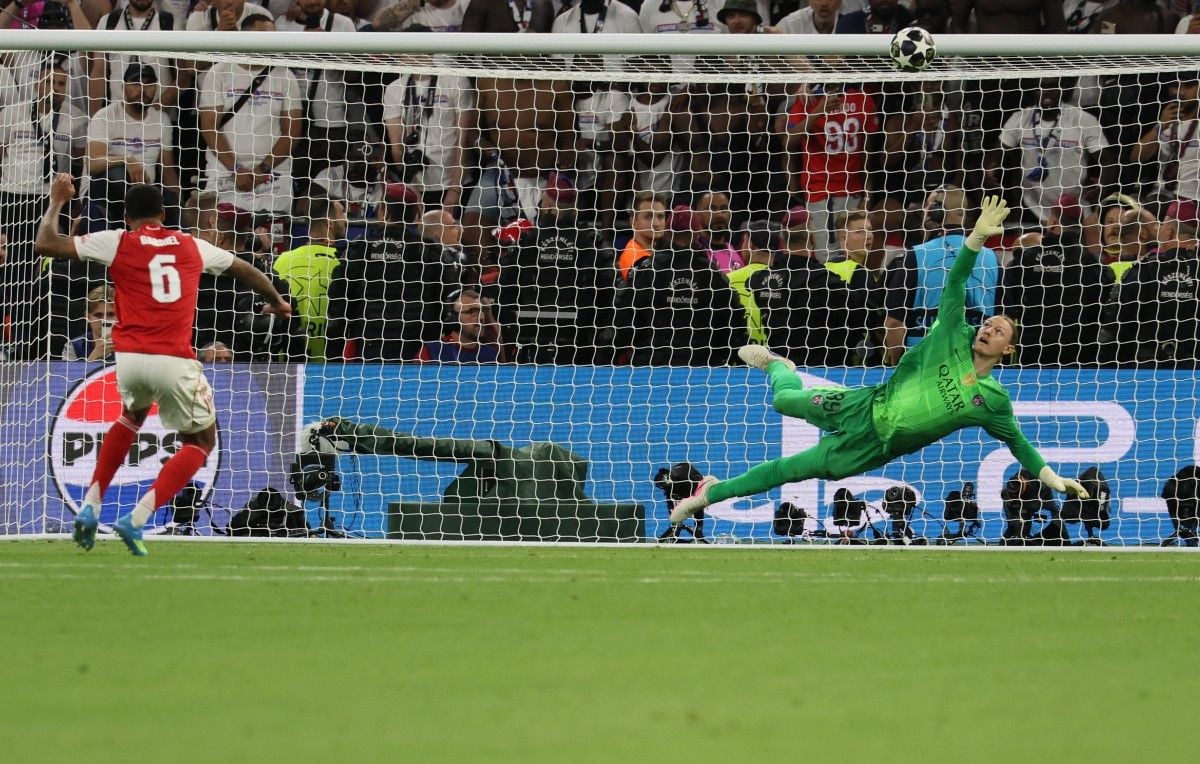 1444x920_gabriel-a-rate-son-tir-au-but-et-offert-la-victoire-au-psg-samedi-a-budapest.jpg Le secret du PSG, roi imbattable des tirs au but