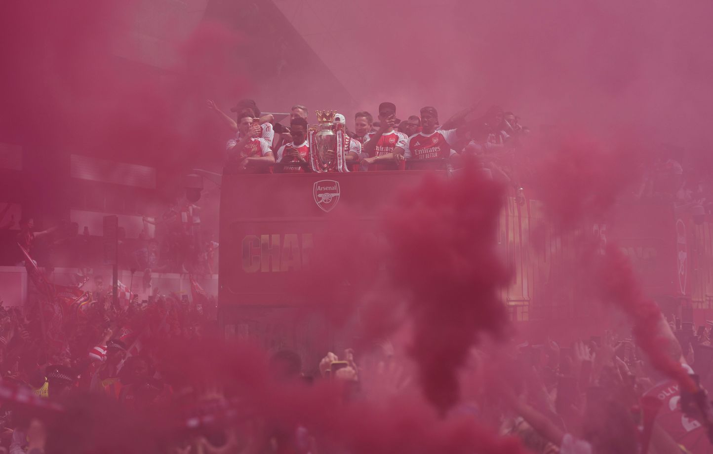 Arsenal champion : parade géante à Londres malgré le PSG