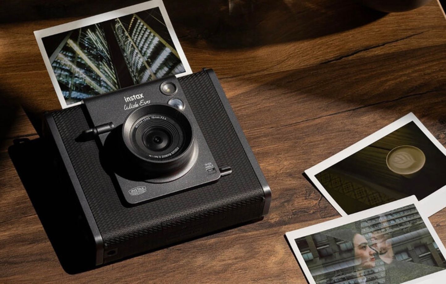 Instax Wide Evo : L’appareil photo instantané hybride ultime