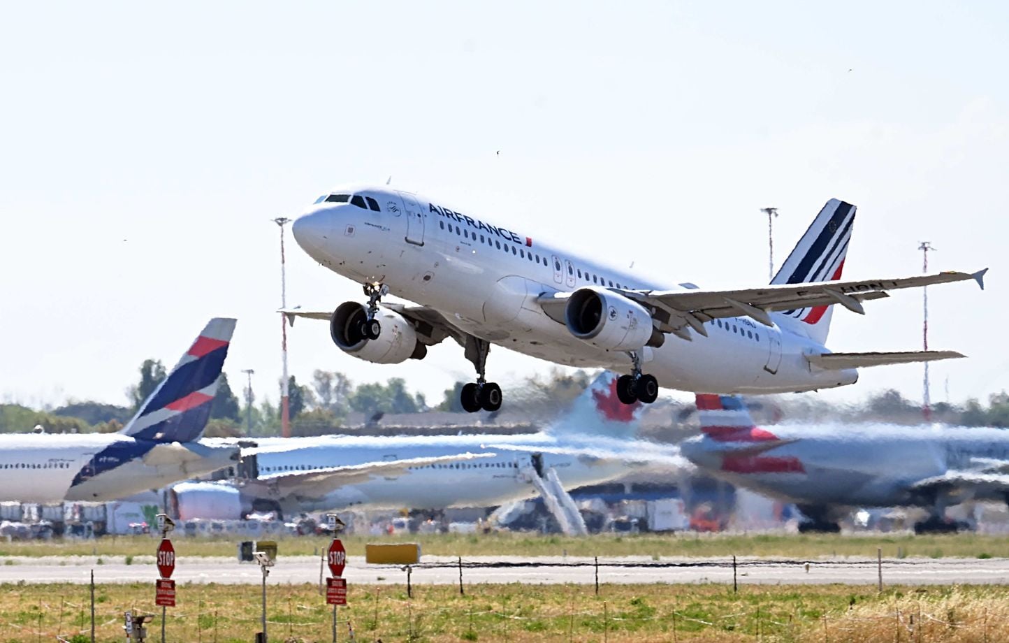 Aéroports : les couvre-feux anti-bruit enfin respectés