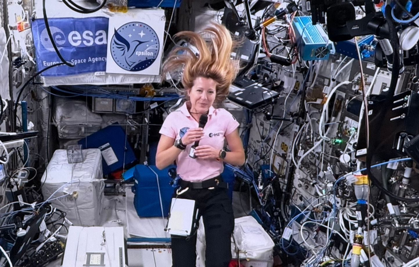 ISS : Sophie Adenot transforme un M&M’s en leçon de science