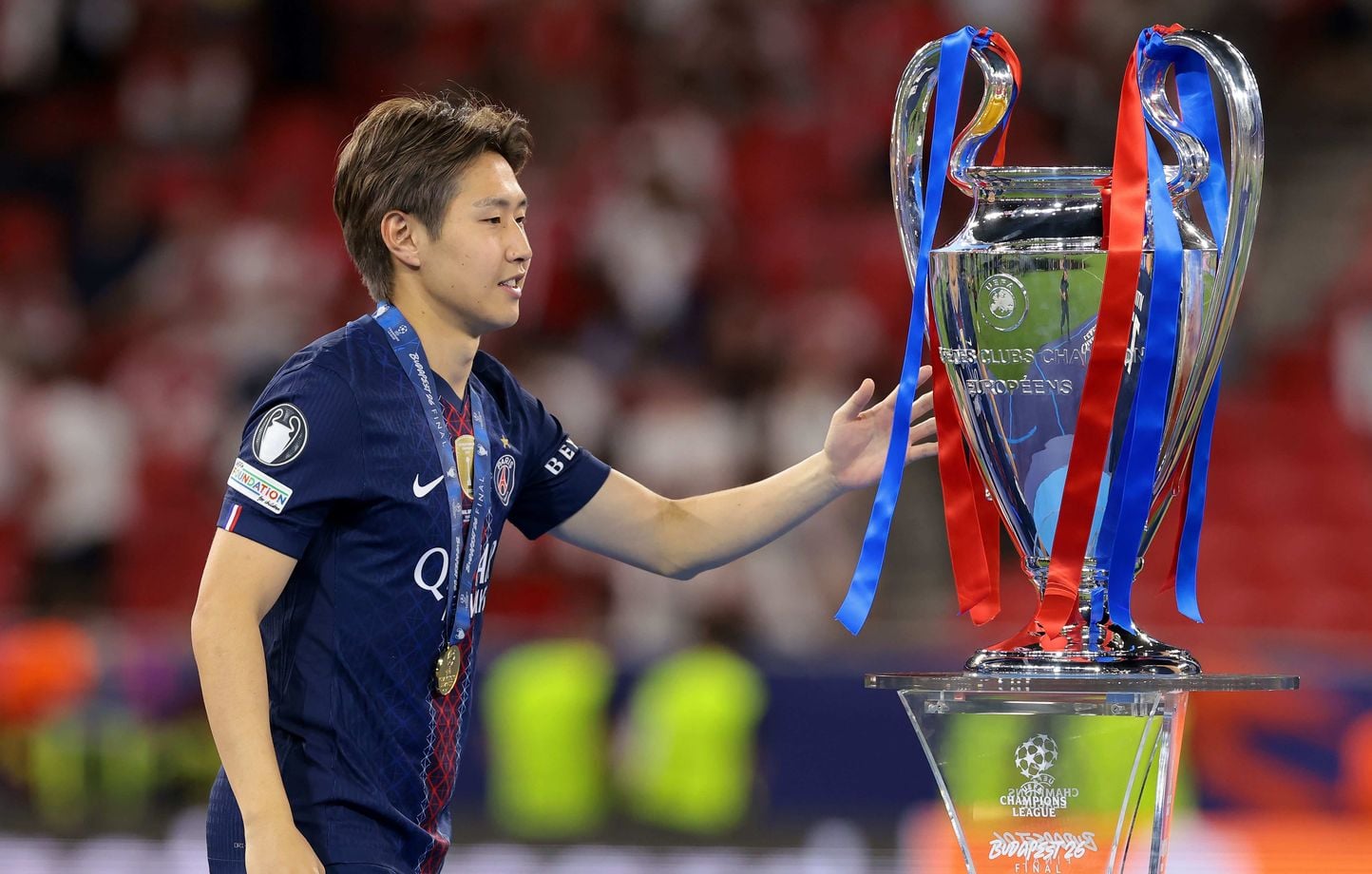 Joueurs asiatiques censurés avec les trophées ? Faux