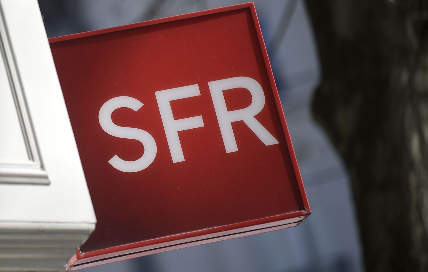 SFR racheté par Bouygues, Free et Orange : le choc