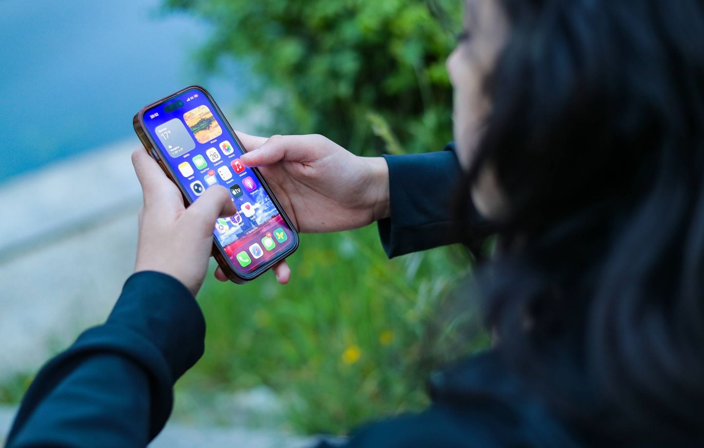 Smartphones : une cause cachée de la baisse de fécondité ?
